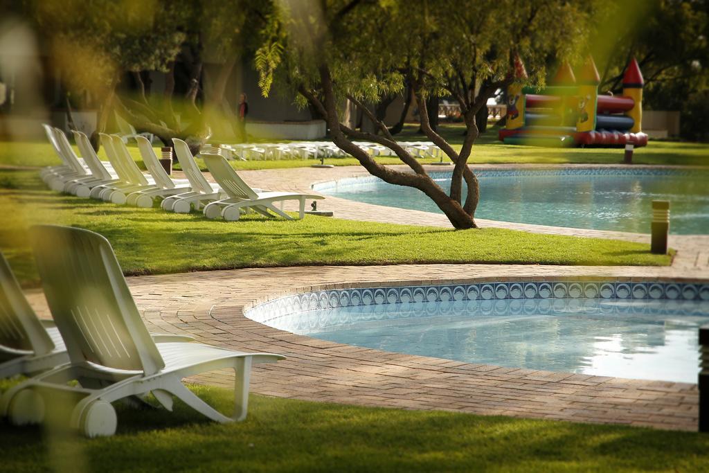 Black Mountain Leisure And Conference Hotel Groothoek Екстер'єр фото