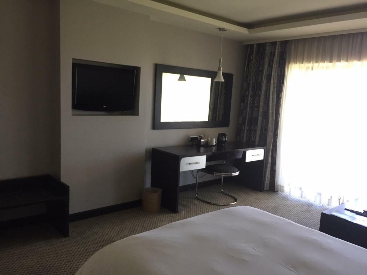 Black Mountain Leisure And Conference Hotel Groothoek Екстер'єр фото